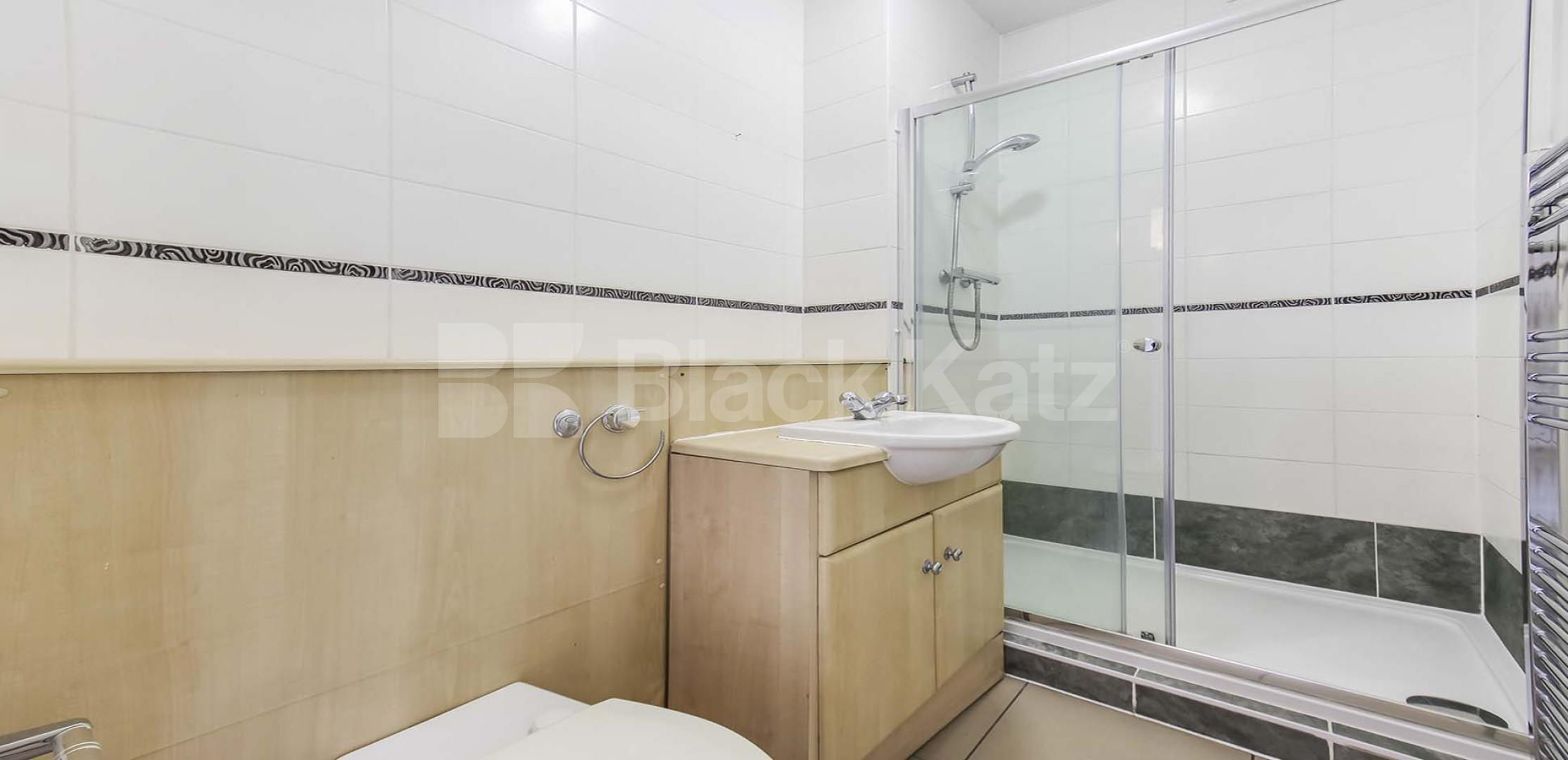 			LET , 3 Bedroom, 1 bath, 1 reception Apartment			 Farnan Road  , Streatham